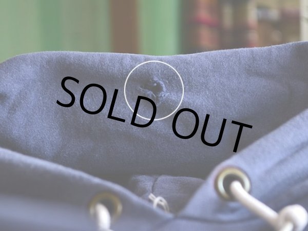 フード内側に少々ダメージ。