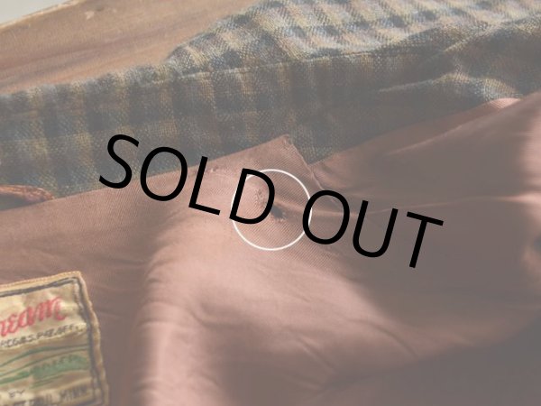 裏地に小さなダメージ。