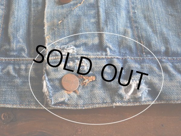 フロント裾に少々ダメージ。