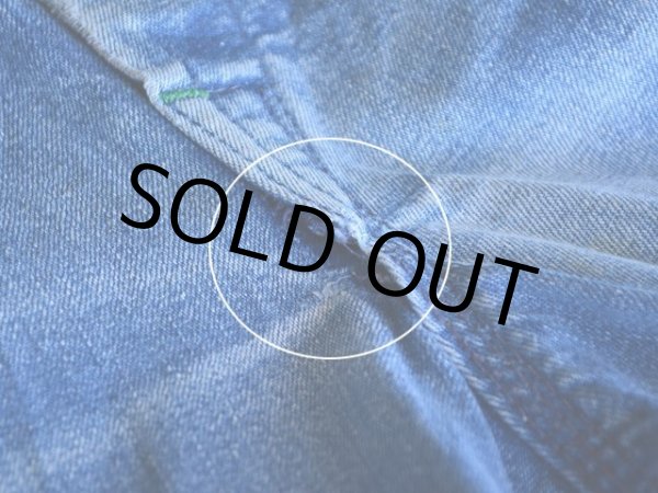 股に少々ステッチホツレ。