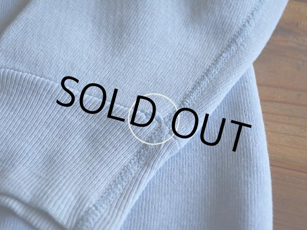 左袖リブ付け根に僅かなホツレ。