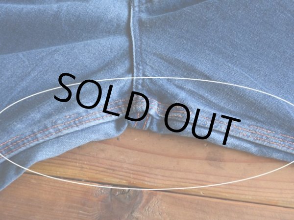 股に少々ステッチホツレ。