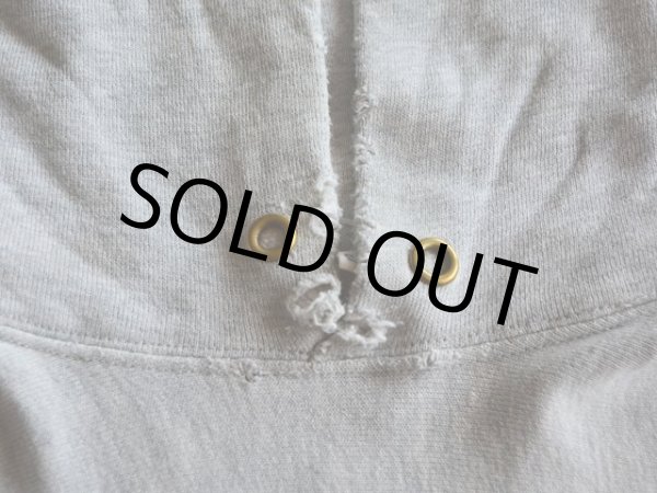 フード首回りに少々ダメージ。