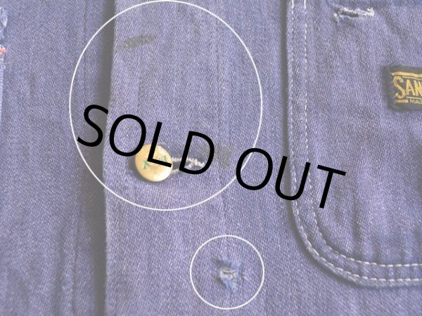 胸付近に少々汚れ・ダメージ。