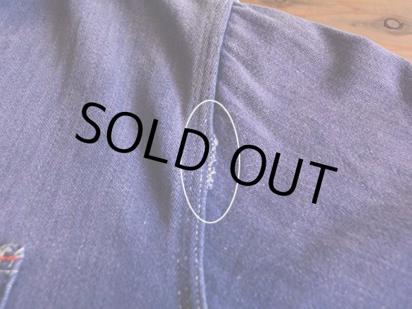 袖付け根に少々ホツレ。