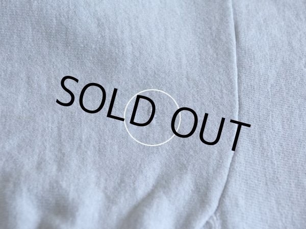 右袖付け根付近に僅かなホツレ。