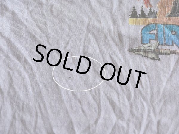 背中に僅かな汚れ。