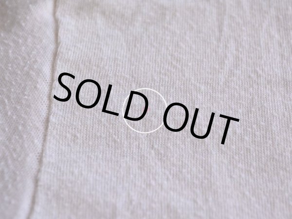 フロントに蛍光ピンクの僅かな汚れ。