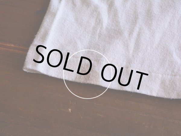 裾にシミ汚れ。