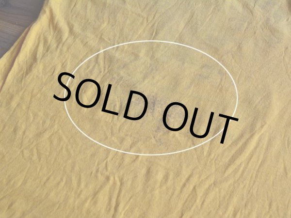 バックに多少の汚れ。