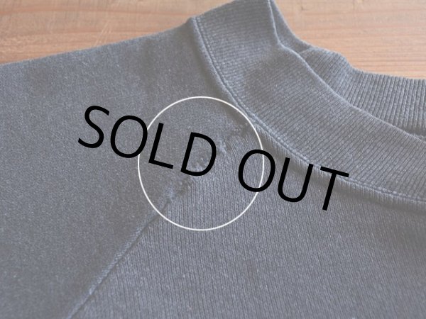 右袖付け根にリペア。