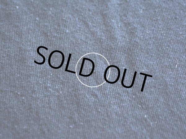 背中にピンホール。