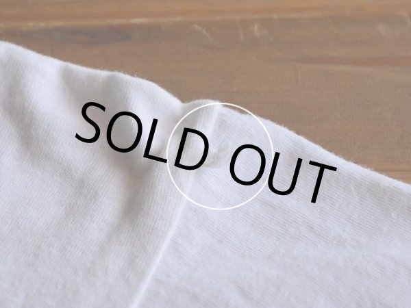 縫製時にできたと思われる生地のはみ出し。