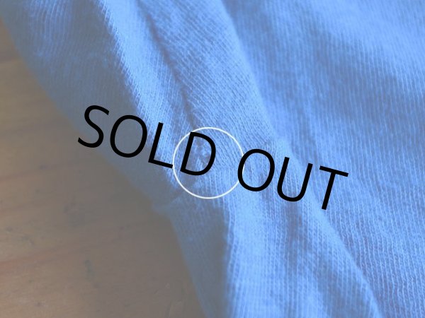 右脇の下に僅かなホツレ。