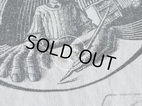 フロント中央にダメージ。