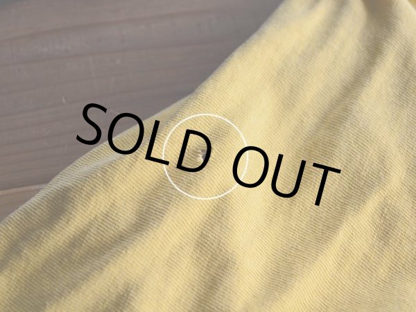 裏面左肩に小さなダメージ。