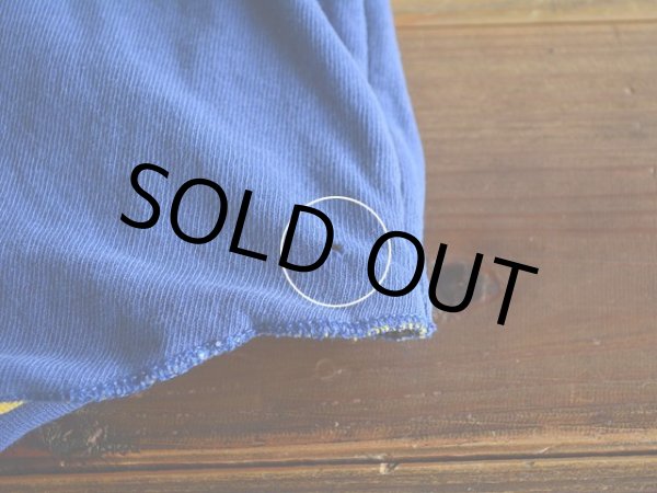 裾に小さなダメージ。