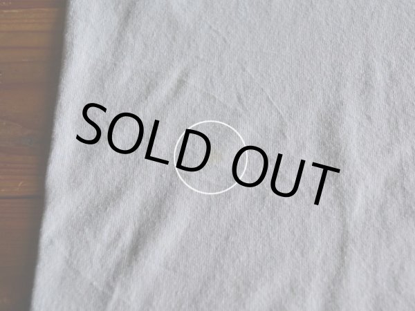 フロント裾付近に僅かな汚れ。