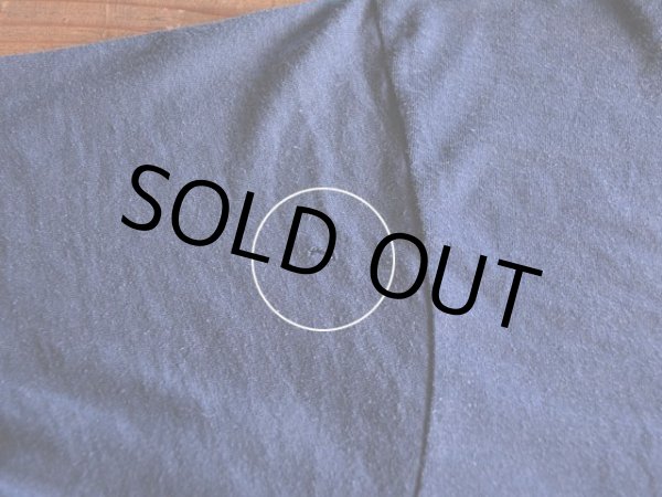 右袖に小さなダメージ。