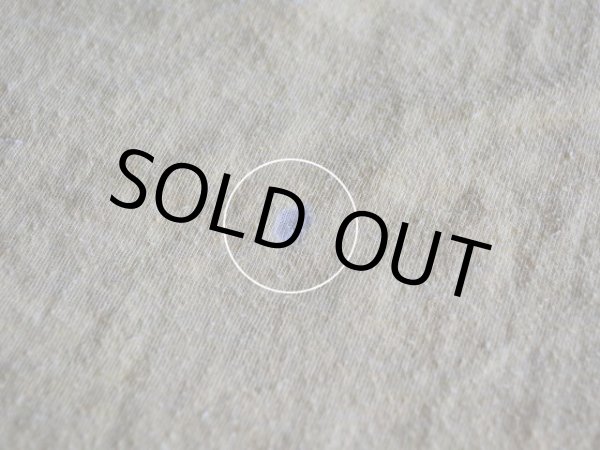 お腹に生地の薄れ。