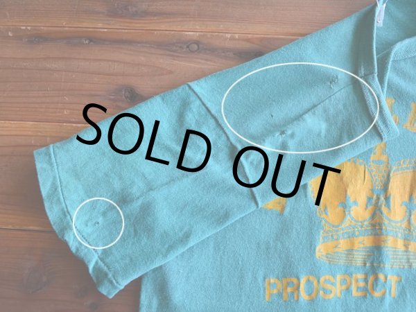 右肩右袖付近に小さなダメージとリペア。