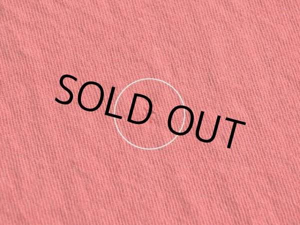 背中に僅かなホツレ。