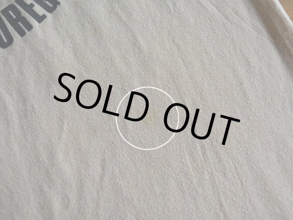 背中に薄らシミ。