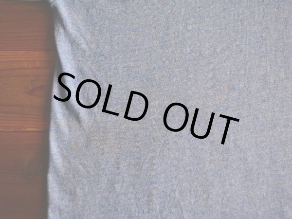 背中に薄らシミ。