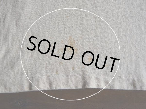 バック裾に少々シミ汚れ。