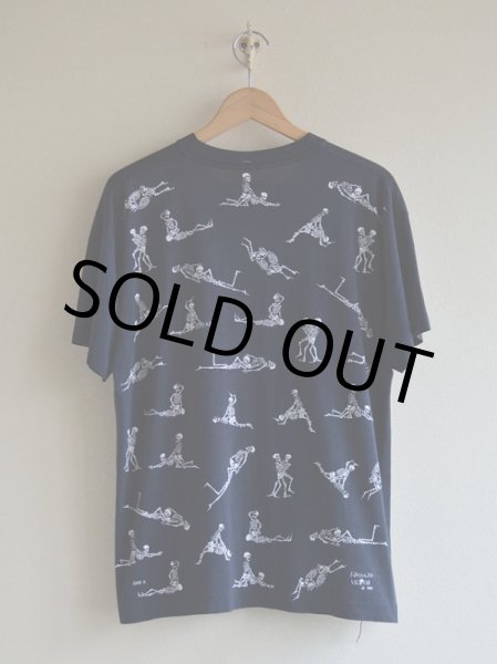 画像2: 1990s FASHIONVICTIM スカル四十八手Tシャツ　 実寸L  (2)