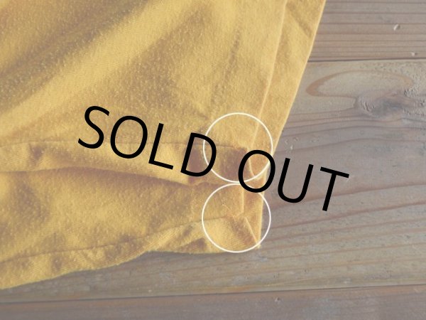 両袖口に僅かなステッチホツレ。