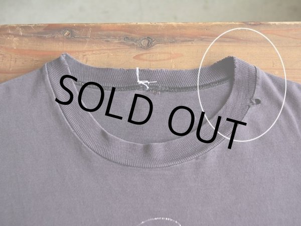 首リブや首リブ付け根に少々ダメージ。