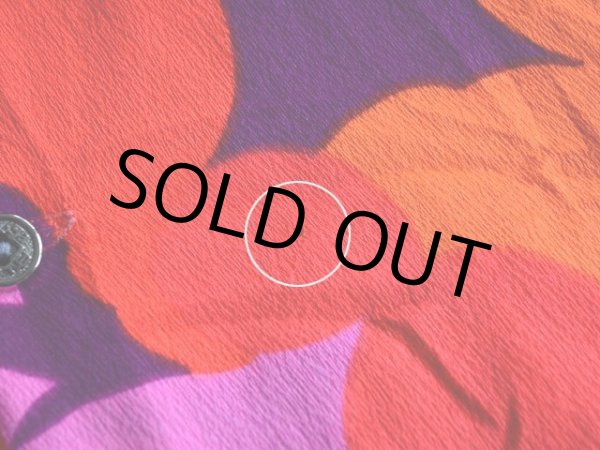 お腹付近に僅かな穴。