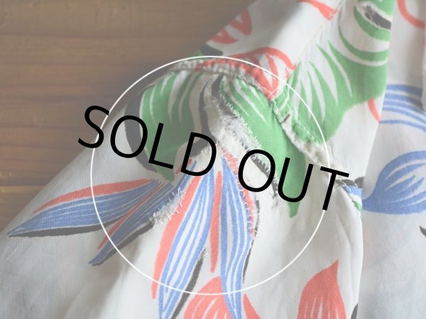 右袖にリペア跡。