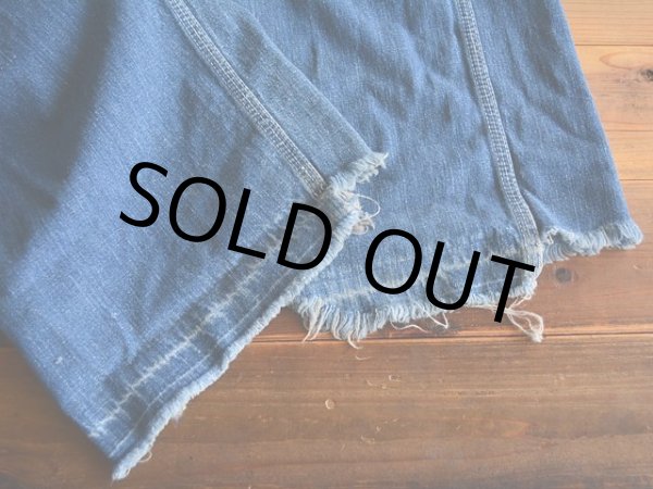 両裾ステッチホツレとダメージ。