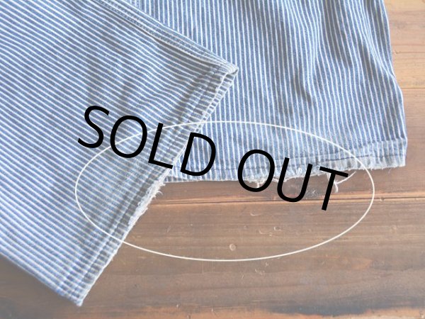 両足裾に少々ダメージ。