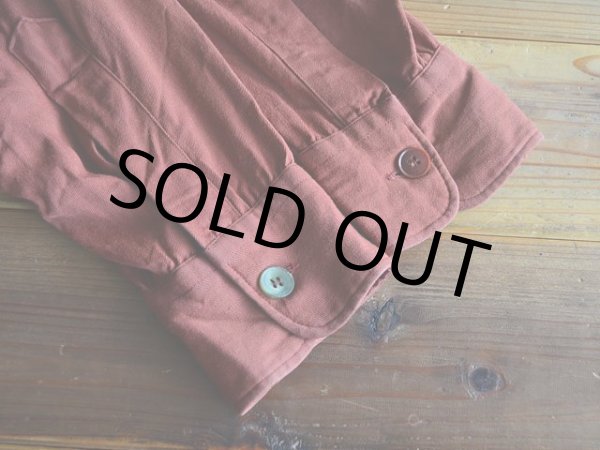 右袖カフスボタンにボタンの付け替え。