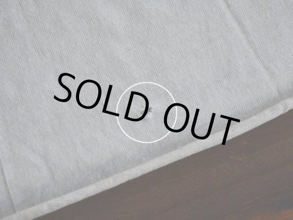 バック裾に小さなダメージ。