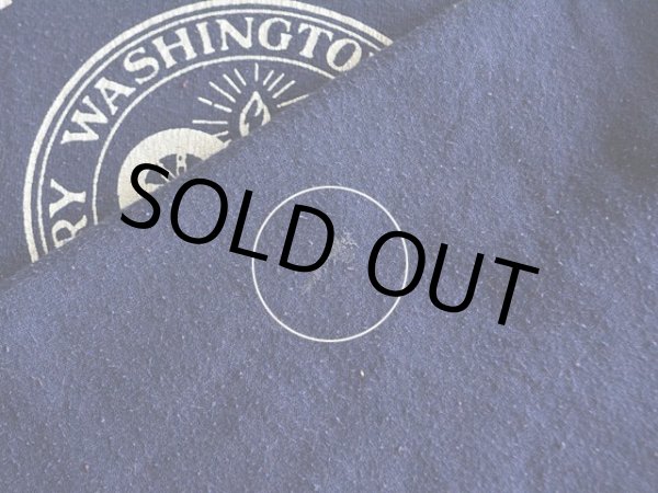 左袖肘付近に少々汚れ。