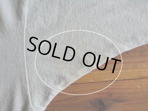 左脇下に薄ら汚れ。