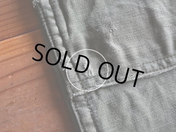 右フロントポケットに僅かなダメージ。