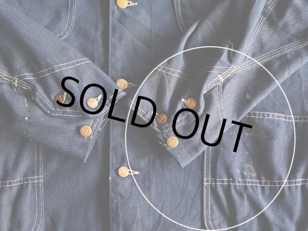 袖口と裾ポケットに少々汚れ。