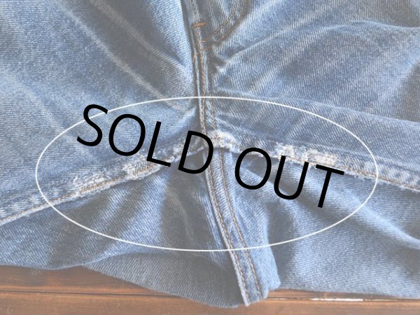 股にリペア跡。