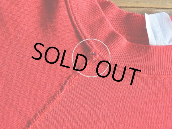 首リブ付け根に少々ホツレ。