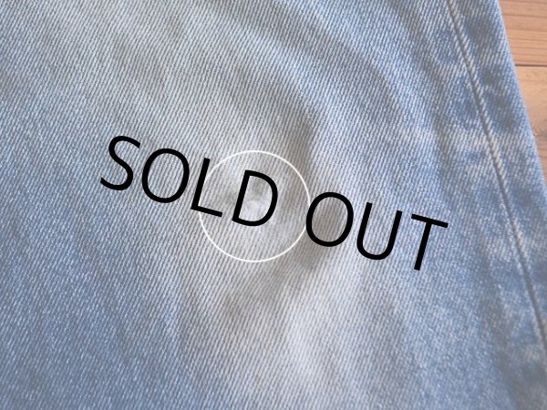 左膝に小さなスレダメージ。