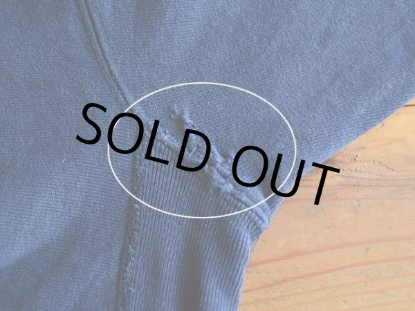 右袖付け根に少々リペア跡。