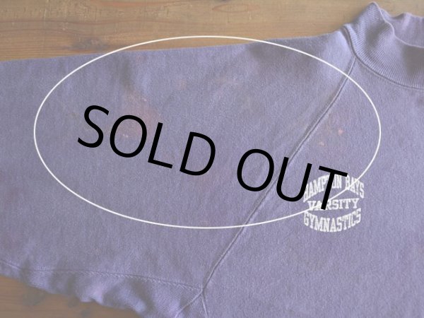 右胸から右袖にかけて汚れ色落ち。