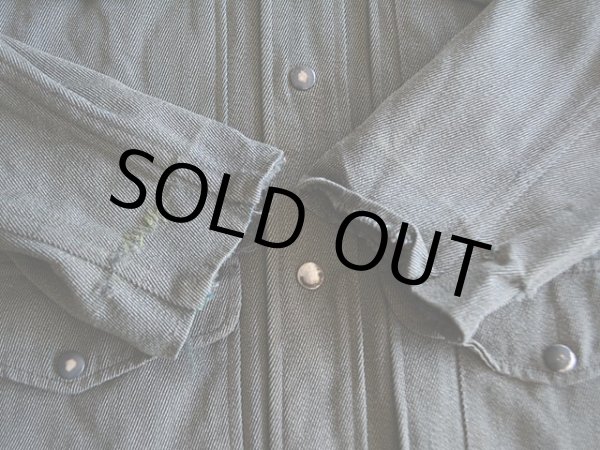 袖口にリペア・ホツレ。