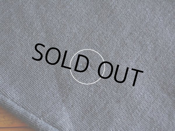 左袖に小さな虫食い。