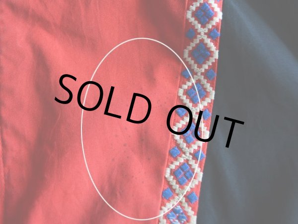 左胸付近に少々汚れ。